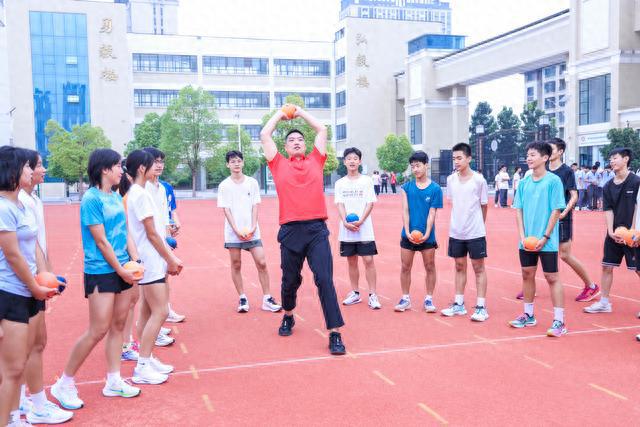 团体赛冠军是每人一块金牌吗_团体冠军几个金牌_竞走团体冠军王娜