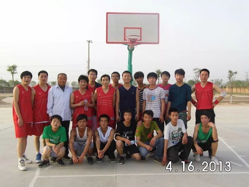 课间篮球赛_课间打篮球规则图片_篮球课间小游戏