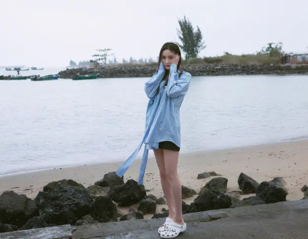 女明星健身穿_健身明星穿女装图片_女明星穿健身装