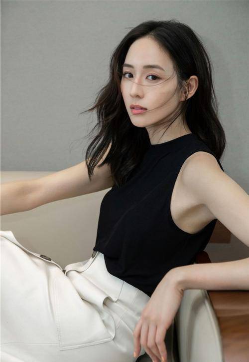 女明星健身穿_健身明星穿女装图片_明星穿的健身裤品牌