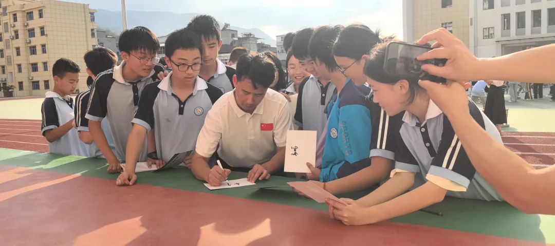 保康大学生篮球锦标赛冠军_大学生篮球联赛2021冠军_全国大学生篮球比赛冠军