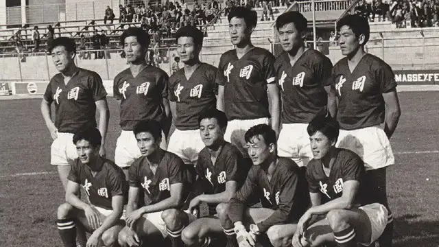 日本足球拿过世界杯冠军吗_日本足球拿世界杯冠军可能不_日本足球联赛奖杯