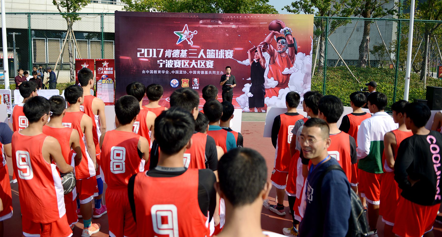 福永中学篮球队_福田区中学生篮球赛区冠军_福田中学篮球队