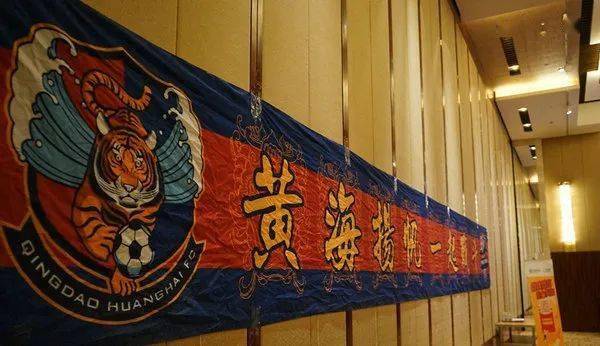 青岛名单足球队历史成绩_青岛足球历史队名单_青岛足球老球员