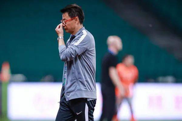 青岛足球历史队名单_青岛足球老球员_青岛名单足球队历史成绩