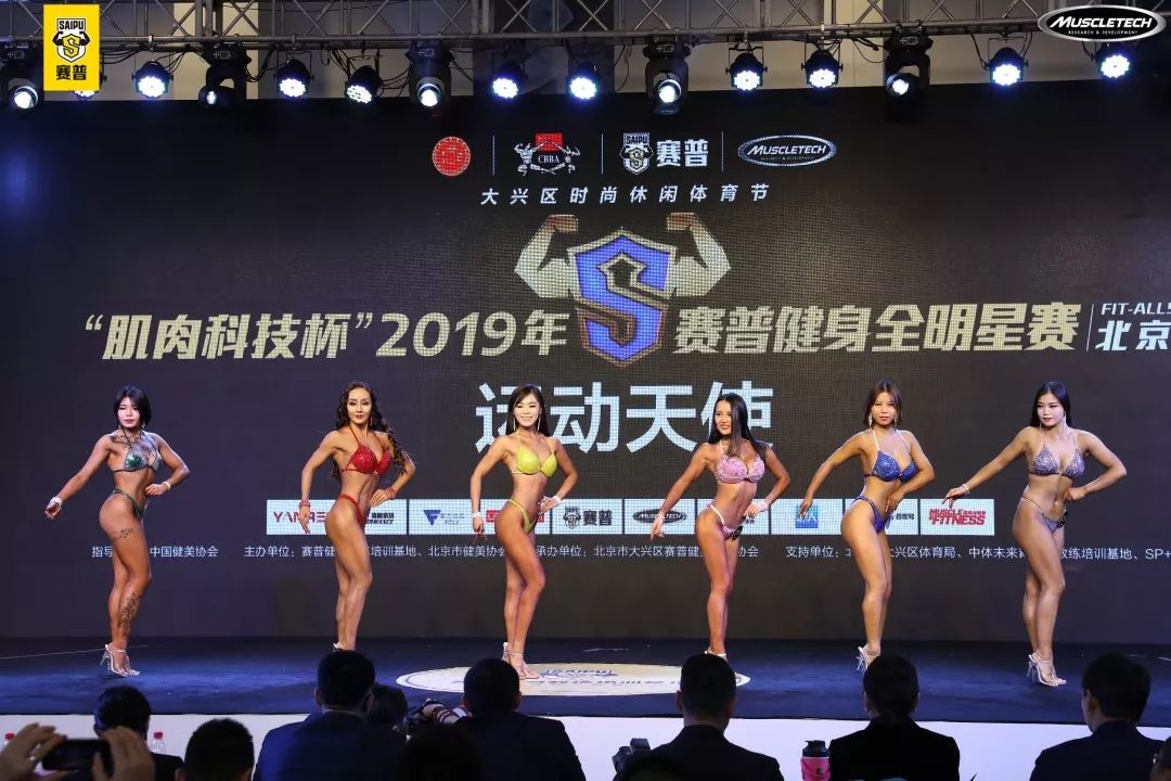 健身明星bill_明星拿的健身杯_国外明星健身完拿的水壶