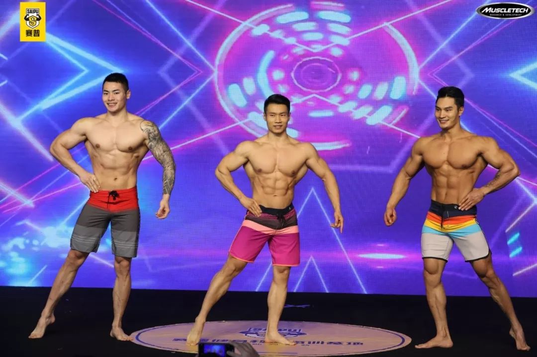 健身明星bill_明星拿的健身杯_国外明星健身完拿的水壶